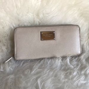 Used Michael Kors Jet Set Continental Wallet